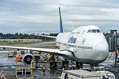 平台剧情冒险游戏《阿里·布图和时间旅行电梯》现已在Steam平台推出试玩Demo